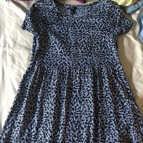 Adorable floral Print dress - Picture 2 of 3